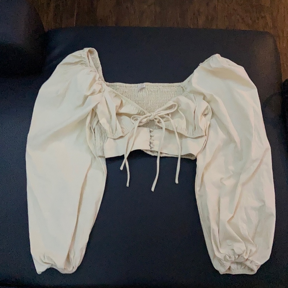 Boutique cropped long sleeve top